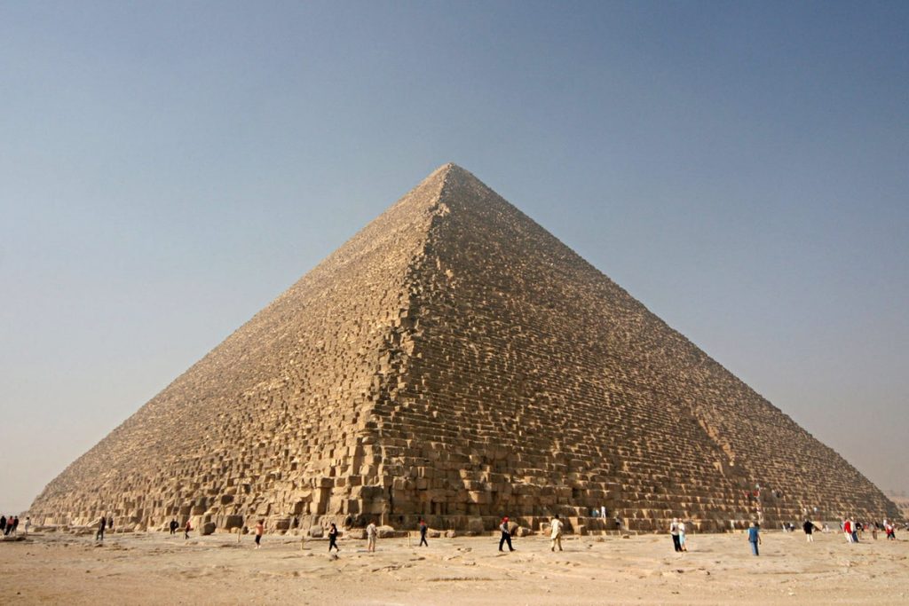Stupore tra gli archeologi dopo il ritrovamento di un ingresso nascosto in una delle piramidi di Giza in Egitto